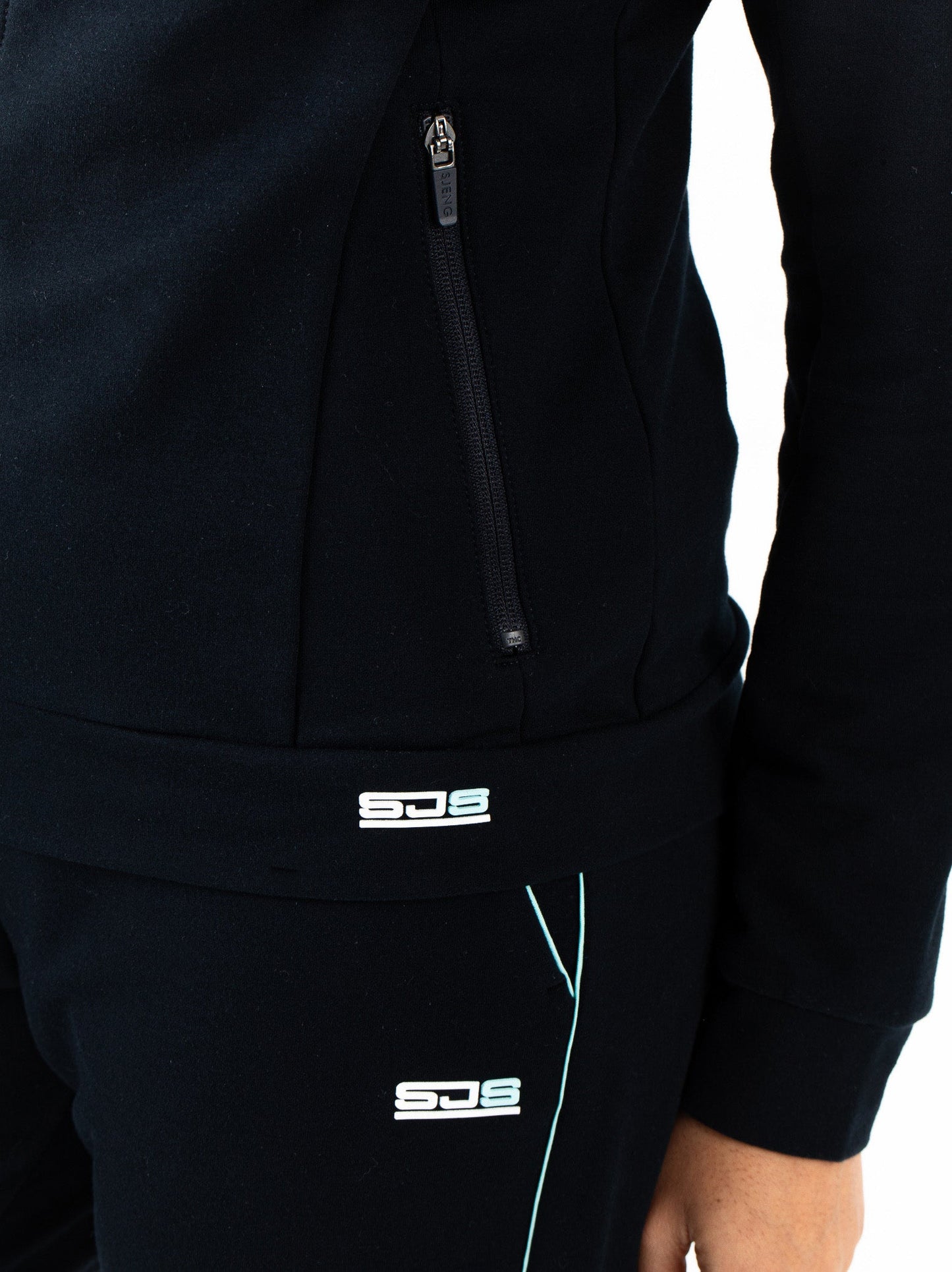 Francisca-Ladyhoodedjacket-B001-5-Detail.jpg