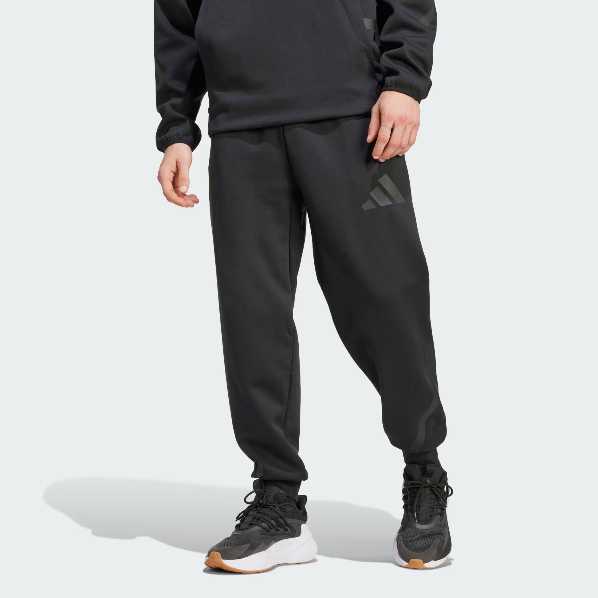 new-adidas-zne-broek-zwart-jd9599-21-model_16f6a583-15d8-426d-af02-9b183ec18e29.jpg