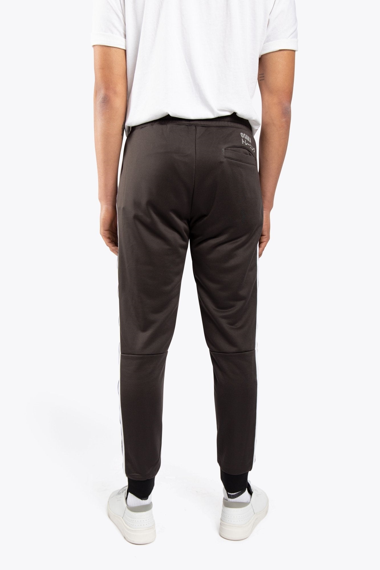 osaka-training-sweatpant-black-4001900216-2_d27a2d20-4d98-4c46-b02f-80e881a8627c.jpg