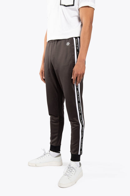 osaka-training-sweatpant-black-4001900216-4.jpg