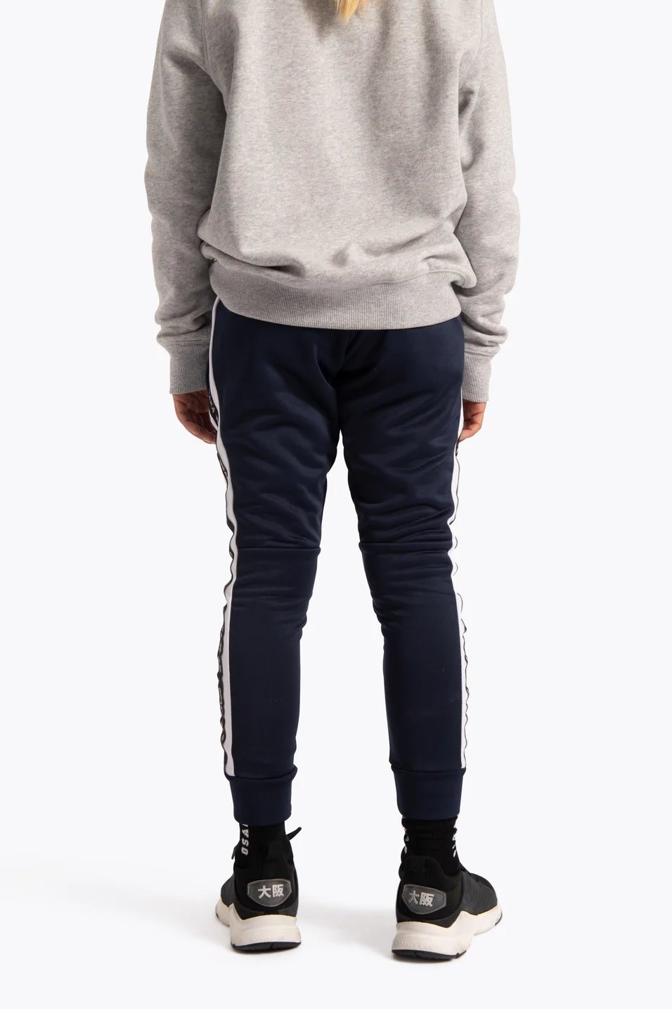training-sweatpants-navy-deshi-back-girl-956x1434.jpg